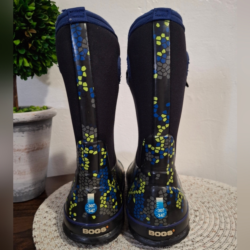 Bogs Kids' Black and Blue Rain Boots Size 3. - Picture 3 of 7